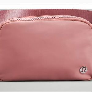 💕Lululemon everywhere belt bag💕
